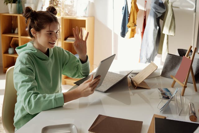 Navigating Freelancing in Niche Markets: The Key to Standing Out in a Crowded Gig Economy